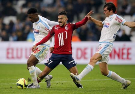 Southampton sign Boufal for club record fee