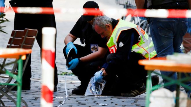 Germany arrests three Syrian men on IS mission