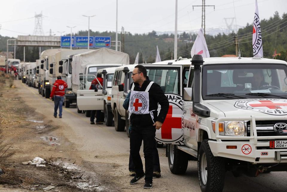 Air strikes hit aid convoy as Syria says ceasefire over