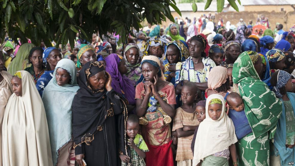 Cameroon Organizes Group Weddings for Refugees