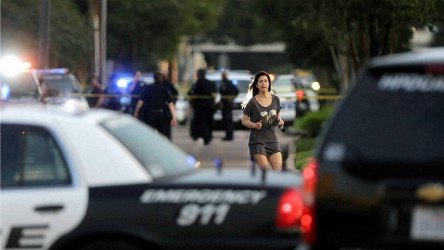 Houston lawyer shoots nine is killed by police