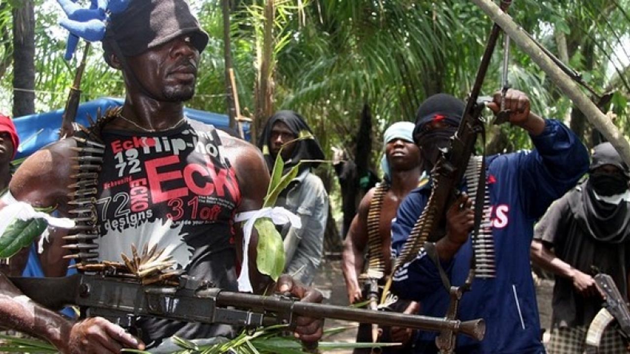 Militant group warns army oil firms of imminent attack