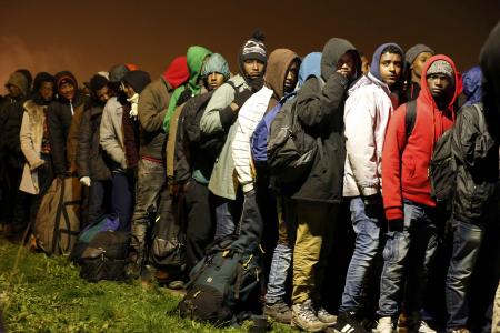 France starts clearing jungle migrant camp in Calais