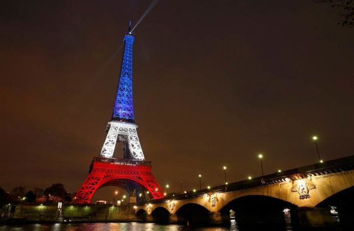 eiffel tower red white blue