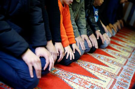 In Germany Syrians find mosques too conservative