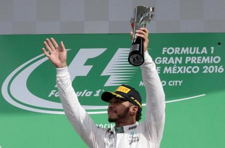 Hamilton wins in Mexico but Rosberg is right behind