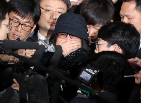 South Korean prosecutors arrest woman at centre of political crisis