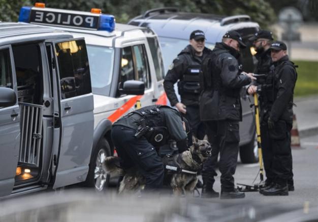Swiss police arrest imam four suspects after raid on mosque