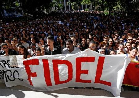 Leftist allies fly in to pay tribute to Cubas Castro at mass rally
