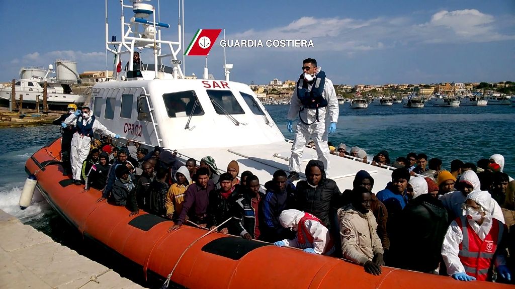 Rescue ship carrying migrants reaches Italy after deadly week in Mediterranean