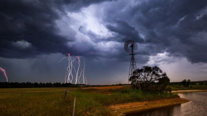 Australia in thunderstorm asthma outbreak