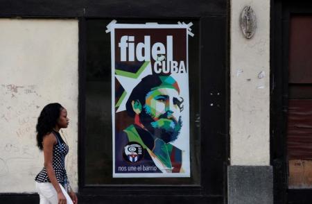 With a cry of Viva Fidel Cubans begin mourning for Castro