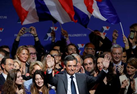 High turnout as French conservatives choose candidate to battle far right for presidency