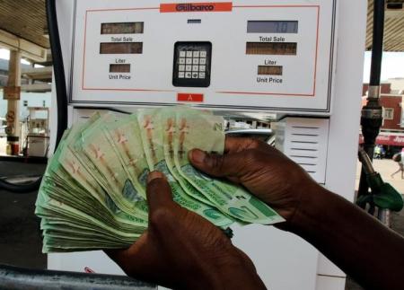 Stagnant economy yawning deficit keep heat on Zimbabwes Mugabe