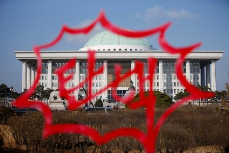 South Korea parliament begins historic vote to impeach Park
