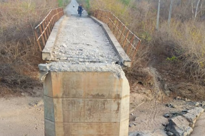 Suspected terrorists bomb bridge in Niger state leaving 8 dead