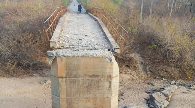 Suspected terrorists bomb bridge in Niger state, leaving 8 dead